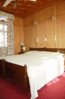 Qutub Minar Houseboat, Srinagar 2